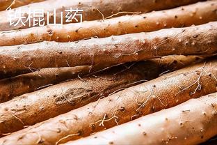 加纳乔半场数据：2次造点，过人成功率100%，对抗成功率80%